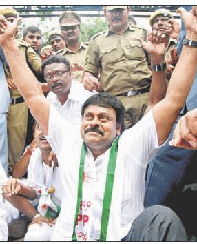 Chiranjeevi&#39;s new strategy for United Andhra | CHIRUYOUTH